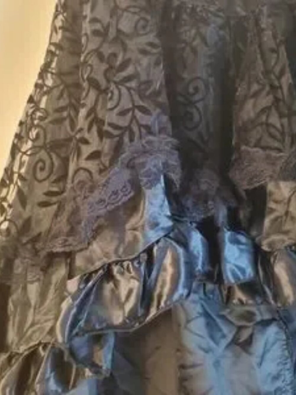 Black costume skirt - Picture 3 of 3